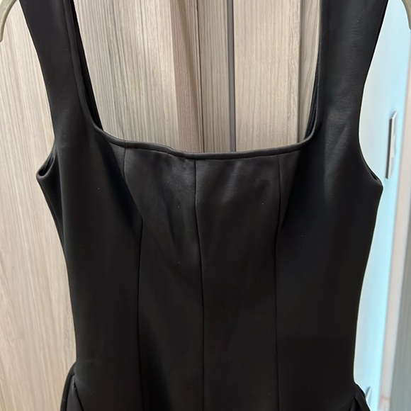 COMMENCE REVOLVE STYLE OLD MONEY  black square neck short dress SIZE M - Picture 6 of 13